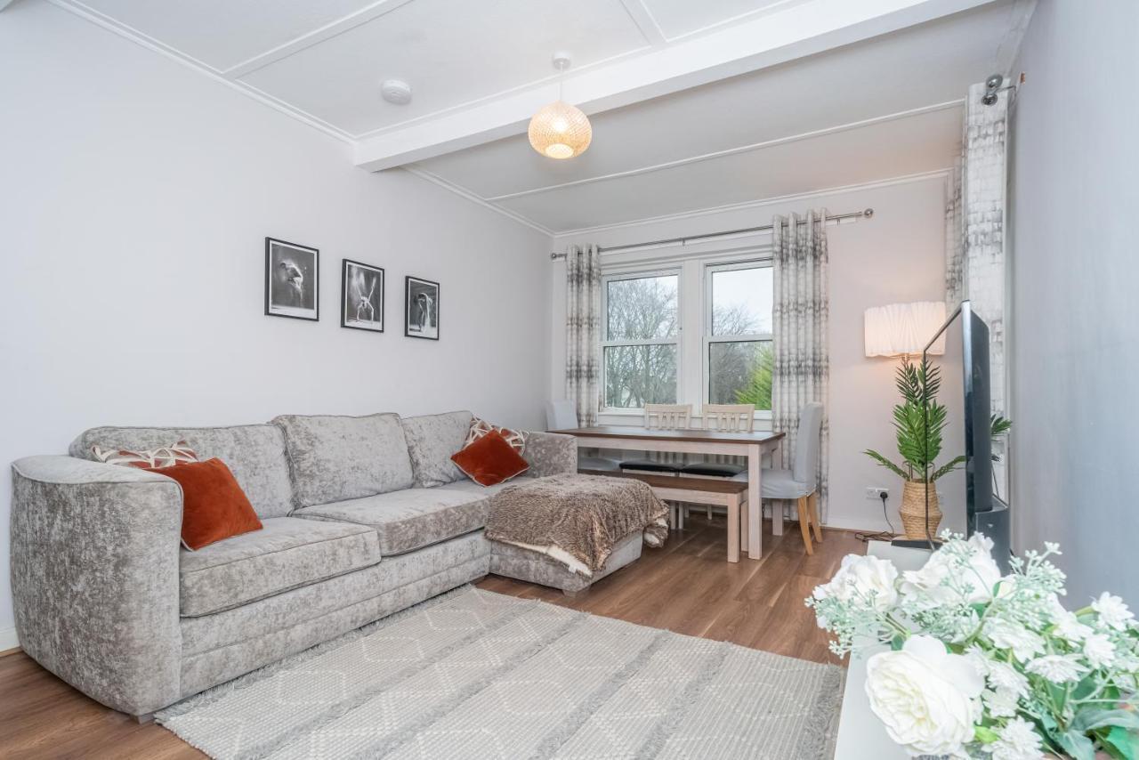 Pass The Keys Cosy And Spacious 2 Beds Flat With - Free Parking Edinburgh Exterior photo